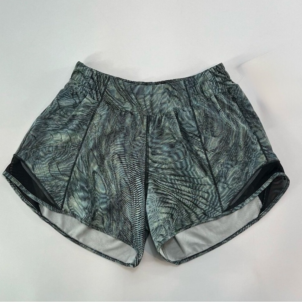 💕HP🔥Lululemon Hotty Hot LR 4" Lined Short